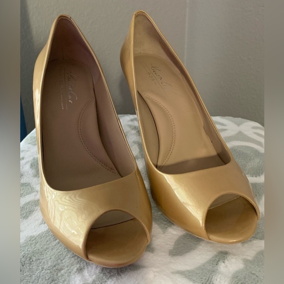 Kenneth Cole New York Heels - Picture 1 of 4